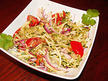 Fot. bahus, Surówka z cukinii