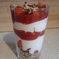 Chrupiący truskawkowy deser