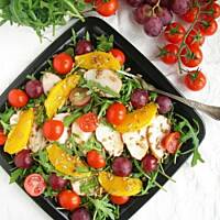 Sałatka z wędzoną piersią kurczaka, pomarańczą i rukolą