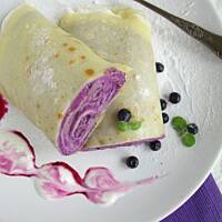 Naleśniki z fioletowym twarogiem