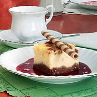 Sernik waniliowo - kakaowy z polewą malinową