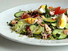 Fot. Barb82, Sycąca sałatka z wędzonym łososiem i kiełkami