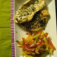 Ziołowy kurczak z orientalną sałatką