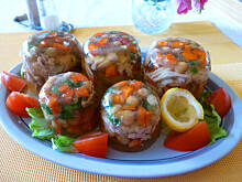 Fot. Mama - Różyczki, Błyskawiczna galaretka drobiowa z rosołu