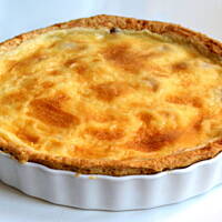 Pyszna tarta waniliowa z gruszkami i pudingiem