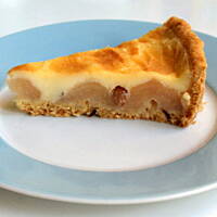 Pyszna tarta waniliowa z gruszkami i pudingiem