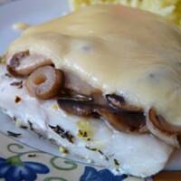 Ryba zapiekana z serem i pieczarkami