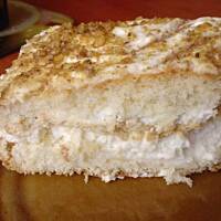 ciasto biszkoptowe ze śmietaną ,ananasem i śnieżką