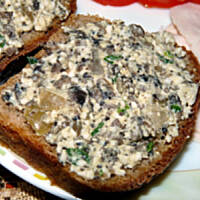 Pasta pieczarkowa z jajkami