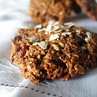 Dietetyczne ciasteczka owsiane z otrębami pszennymi i bakaliami