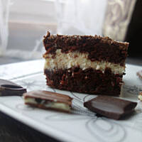 Ciasto czekoladowe Malibu z kremem kokosowym z białej czekolady