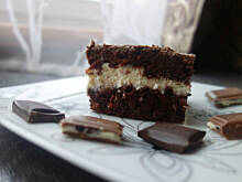 Fot. anekbu, Ciasto czekoladowe Malibu z kremem kokosowym z białej czekolady