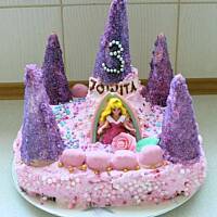 Przykładowe dekorowanie - tort urodzinowy dla dziecka