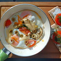 Jajka zapiekane z bakłażanem i pomidorami