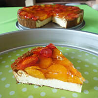 Orzeźwiający sernik z galaretką i owocami