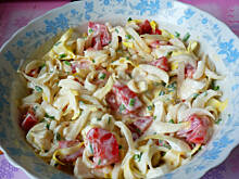 Fot. Mama - Różyczki, Surówka z cykorii i pomidorów