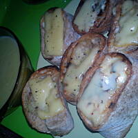 Krem ziemniaczano- porowy z korzennymi grzankami