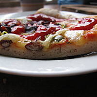 PIZZA - ciasto cienkie puszyste i chrupiące.