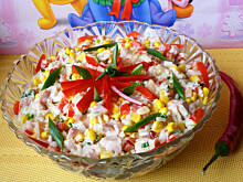 Fot. Mama - Różyczki, Sałatka z wędzonym indykiem i nutką pikanterii