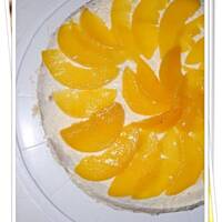 Torcik brzoskwioniowy z kremem budyniowym