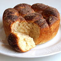 Odrywane bułeczki drożdżowe z cynamonem