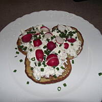 Placki ziemniaczano-jabłkowe w rzodkiewką