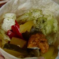 Tortilla z kurczakiem i warzywami konserwowymi