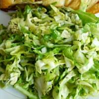 Surówka z młodej kapusty z koperkiem