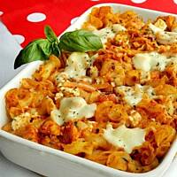 Zapiekanka pomidorowa z kurczakiem i fetą