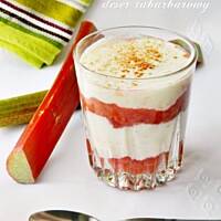 Lekki deser rabarbarowy