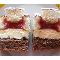 Biszkopt z masa serową i galaretką
