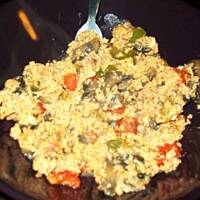 Jajecznica z pomidorami i papryką