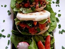 Fot. selmaa, Bat but nadziewany sałatką z kabanosem