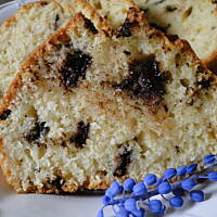 Babka z kawałkami czekolady