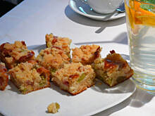 Fot. Mama - Różyczki, Szybkie ciasto z rabarbarem