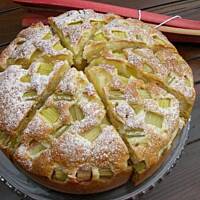 Ucierane ciasto z rabarbarem