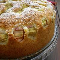 Ucierane ciasto z rabarbarem