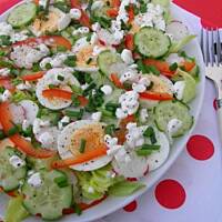 Lekka sałatka z serkiem wiejskim