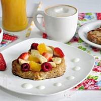 Pełnoziarniste tosty francuskie z owocami