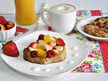 Fot. MIENTA, Pełnoziarniste tosty francuskie z owocami