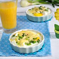 Jajka zapiekane z dwoma serami