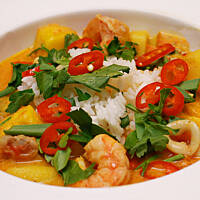 Curry z krewetkami i mango