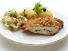 Fot. Barb82, Kieszonki drobiowe nadziane serem camembert w panierce z sezamu