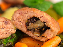 Fot. Wkn, Kotlety mielone faszerowane suszonymi pomidorami