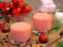Fot. Wkn, TrusKawa - koktajl truskawkowo kawowy śniadaniowy
