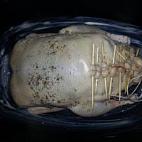 Kaczka z jablkami i suszonymi sliwkami