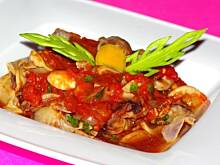 Fot. evita0007, Żołądki drobiowe z pieczarkami w pomidorach