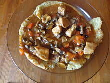 Fot. Heroinka, Placki ziemniaczane z sosem gulaszowym