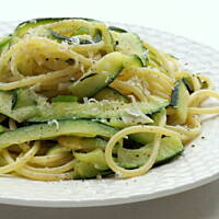 Lekkie spaghetti z cukinią