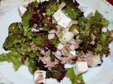 Fot. Anna Z, Sałata z fetą, tuńczykiem i oliwkami